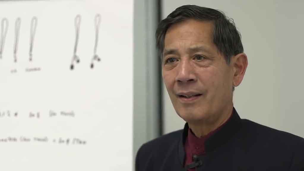 Le Docteur Sucharit Bahkid alerte sur les attaques auto immunes provoquées par les vaccins géniques COVID-19