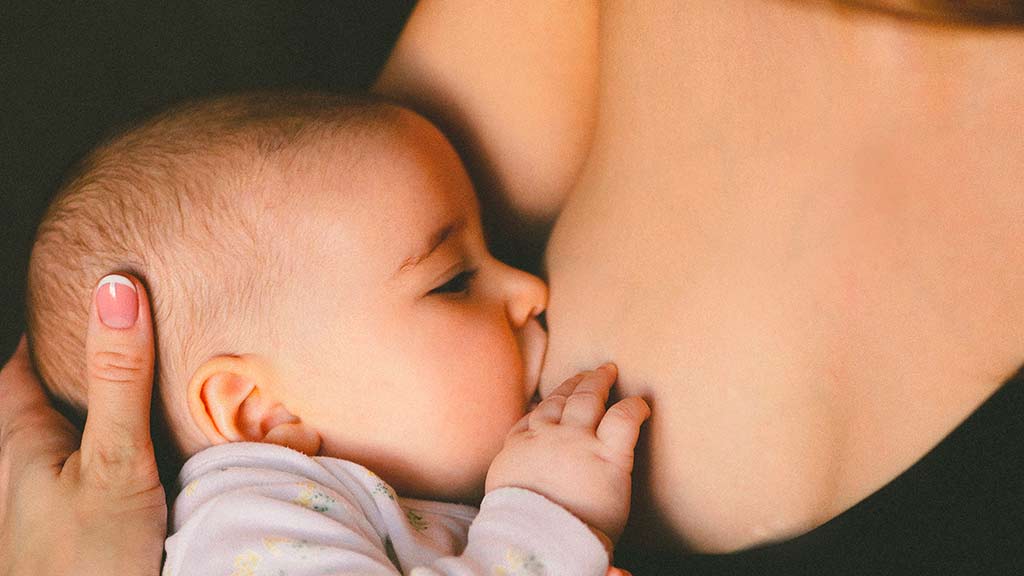 Une étude démondre que les vaccins à ARN messager contre le COVID-19 sont excrétés dans le lait maternel et donc toxiques pour le bébé allaitant.