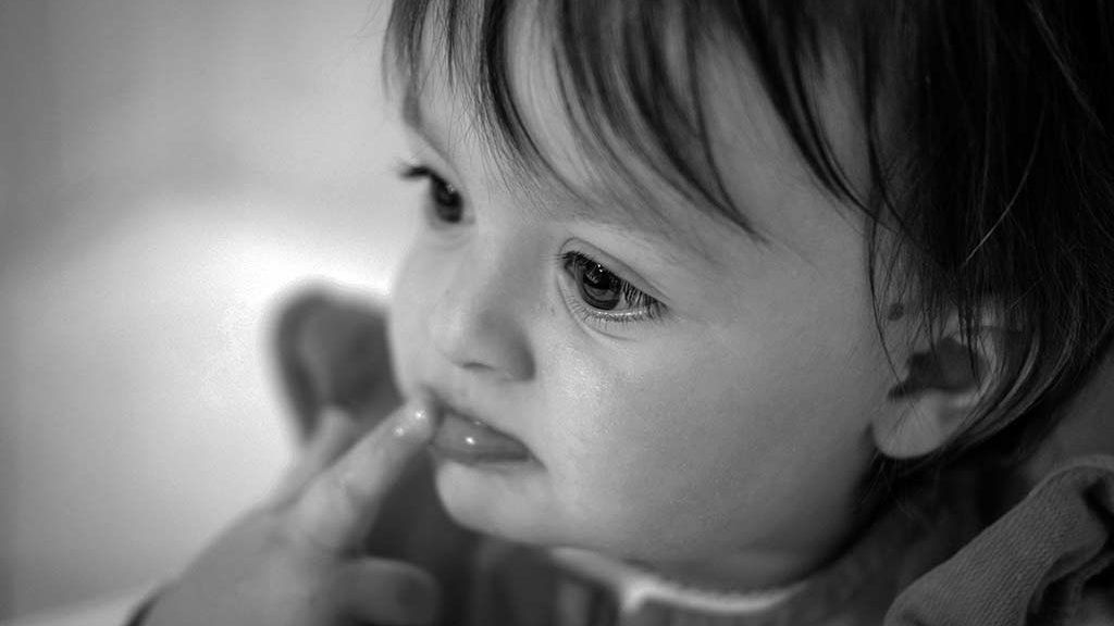 Enfant atteint d'un trouble du spectre autistique