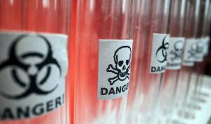 Tubes à essai contenant des produits chimiques