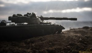 Maquette de char sur un terrain d'opération