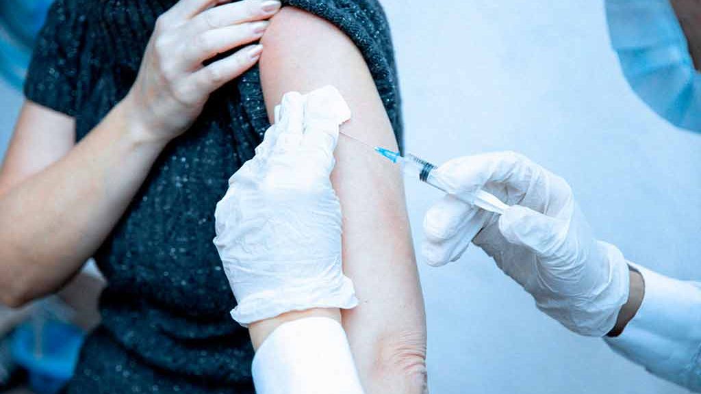 Vaccination grippe/COVID, la nouvelle injection ARNm de Moderna validée en Europe