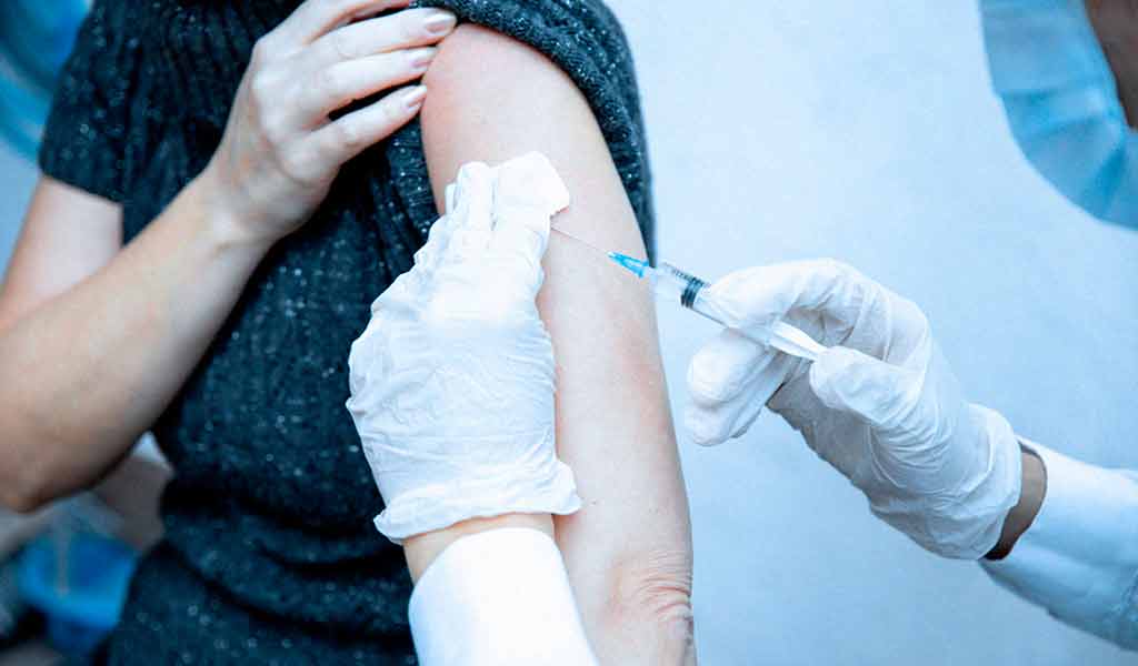 Vaccination grippe/COVID, la nouvelle injection ARNm de Moderna validée en Europe