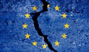 Drapeau de l'Union européenne fissuré