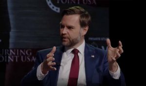 Le vice-président américain JD Vance lors du meeting organisé par Turning Point USA le 14 avril 2026 (Athens, Georgie)