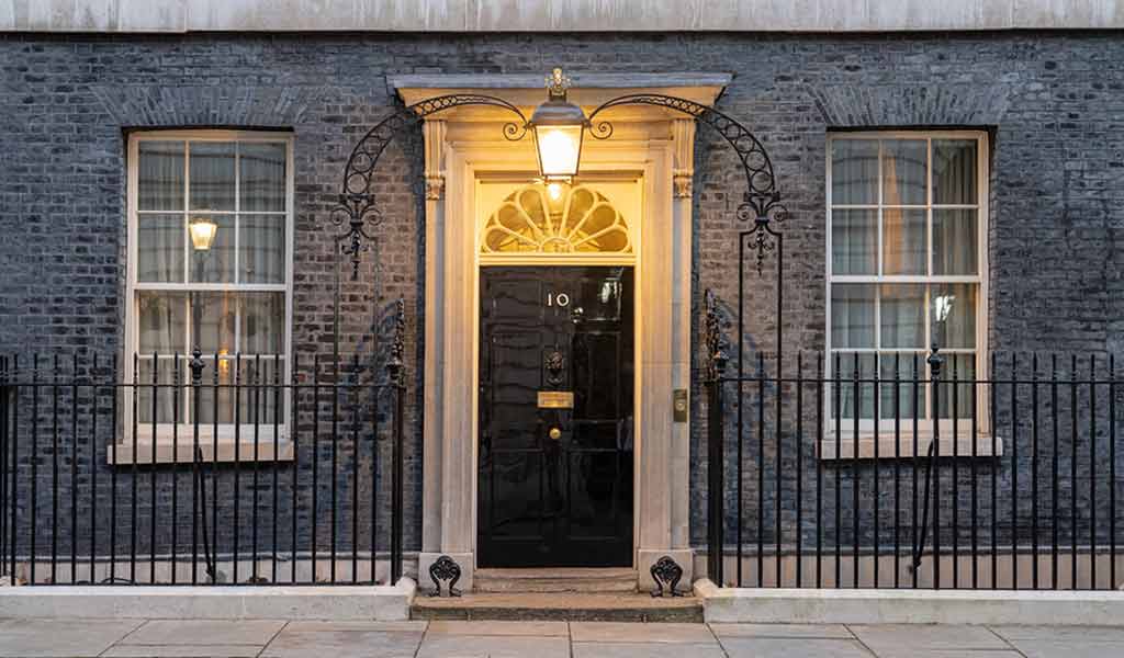 Porte d'entrée du 10 Downing Street, Londres