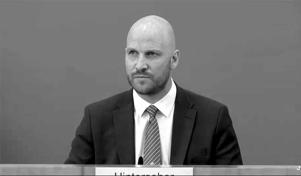 Josef Hinterseher, respectivement porte-parole du ministère allemand des Affaires étrangères