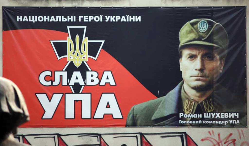 Affiche à la gloire de l'UPA sur le mur d'une ville en Ukraine