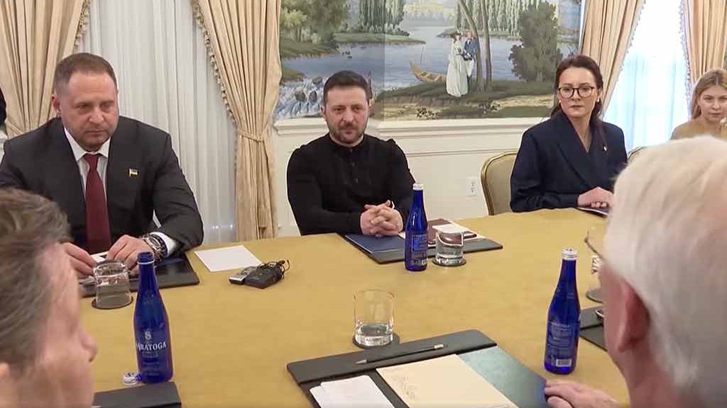 Ioulia Sviridenko, Volodymyr Zelensky et Andriy Yermak, juillet 2025