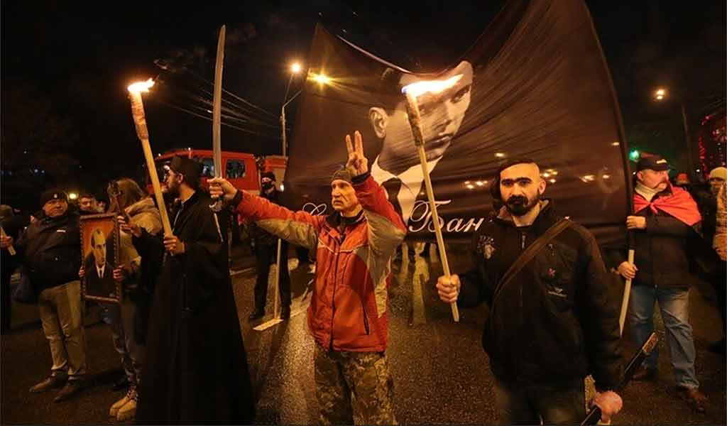 Marche aux flambeaux en hommage à Stéphane Bandera, Lviv