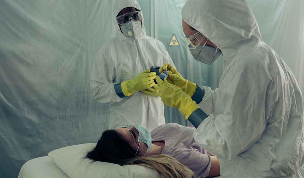 Médecins en Afrique lors d'une épidémie d'Ebola